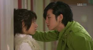 This is more the 'stare' part...Jang Geun Suk and Park Shin Hye in 'You're Beautiful'