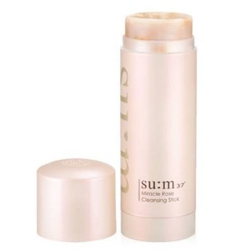 The travel-friendly SU:M37 Miracle Rose Cleansing Stick has a pH of 5.5 and is derived from over 90% natural ingredients. It also has an authentic rose smell and contains tiny pieces of actual rose petals to gently exfoliate. 